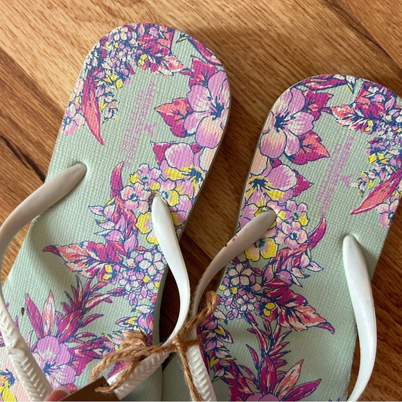 SOLD // Bundle Only Item // NWT American Eagle Floral Flip Flops - Picture 6 of 7